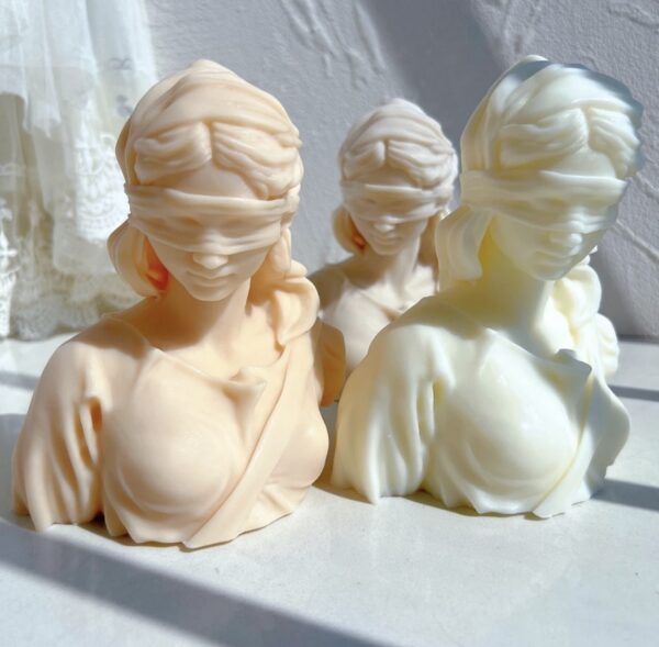 natural soy decorative candle Lady Justice φυτικό κερί σόγια δικαιοσύνη