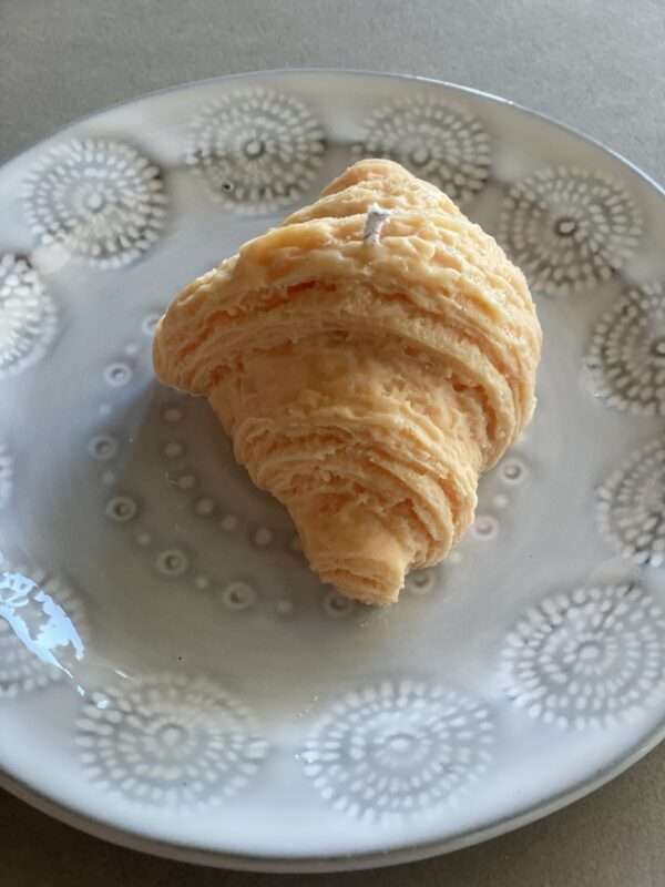 natural soy decorative scented candle croissant φυτικό κερί σόγια κρουασάν breakfast at tiffany's