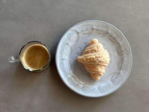 natural soy decorative scented candle croissant φυτικό κερί σόγια κρουασάν breakfast at tiffany's