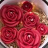 saint valentine's loving natural soy candle hearts roses peonies red flowers bouquet box love φυτικό κερί σόγια άγιος βαλεντίνος ερωτευμένοι καρδιά τριαντάφυλλα λουλούδια παιώνιες κουτί