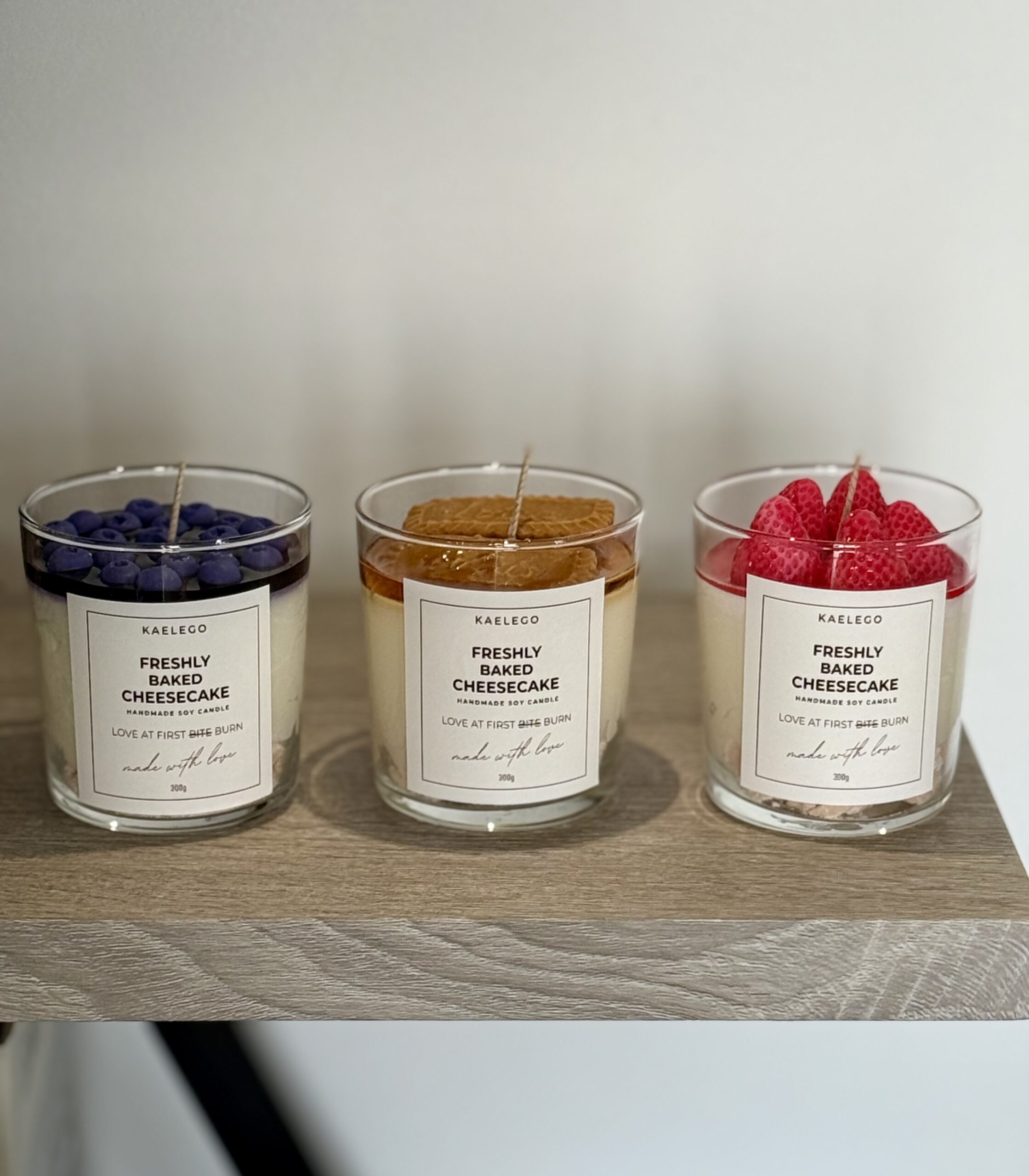 Soy wax jar container cheesecake strawberry lotus biscoff caramel blueberry scented handmade δοχείο κερί σόγια αρωματικό χειροποίητο τζιζκεηκ τζιζκεικ φράουλα μπλούμπερι λότους μπισκόφ